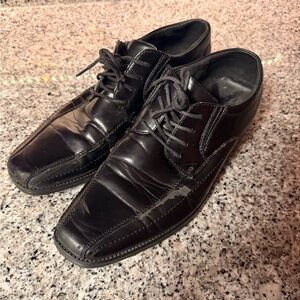 Black dress shoes
